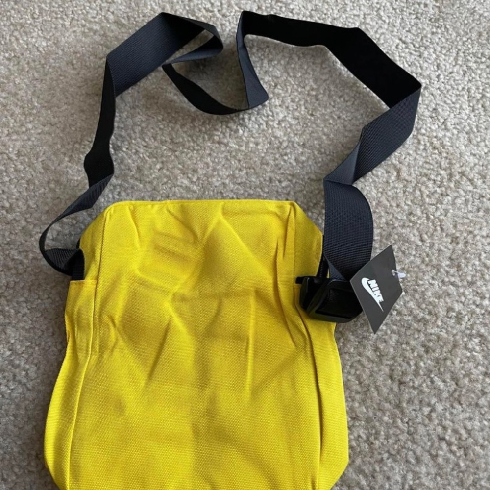 Nike Crossbody or messenger bag ❤️🧢SALE 🌎❤️❤️🔥 - Picture 2 of 3